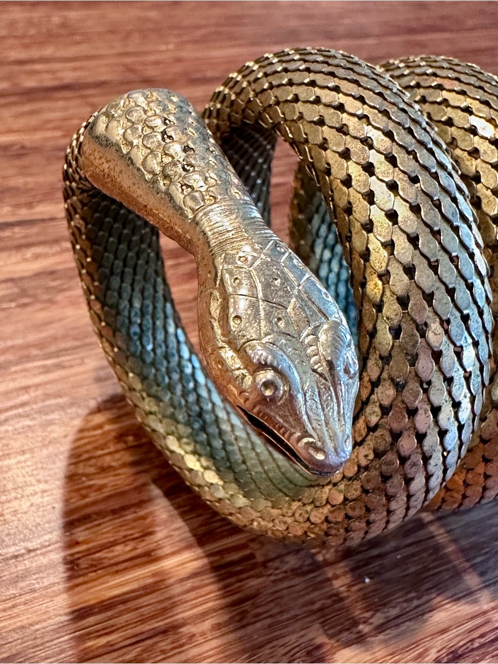 Vintage 1970’s Whiting & Davis gold-tone snake coil bracelet - Picture 2 of 13
